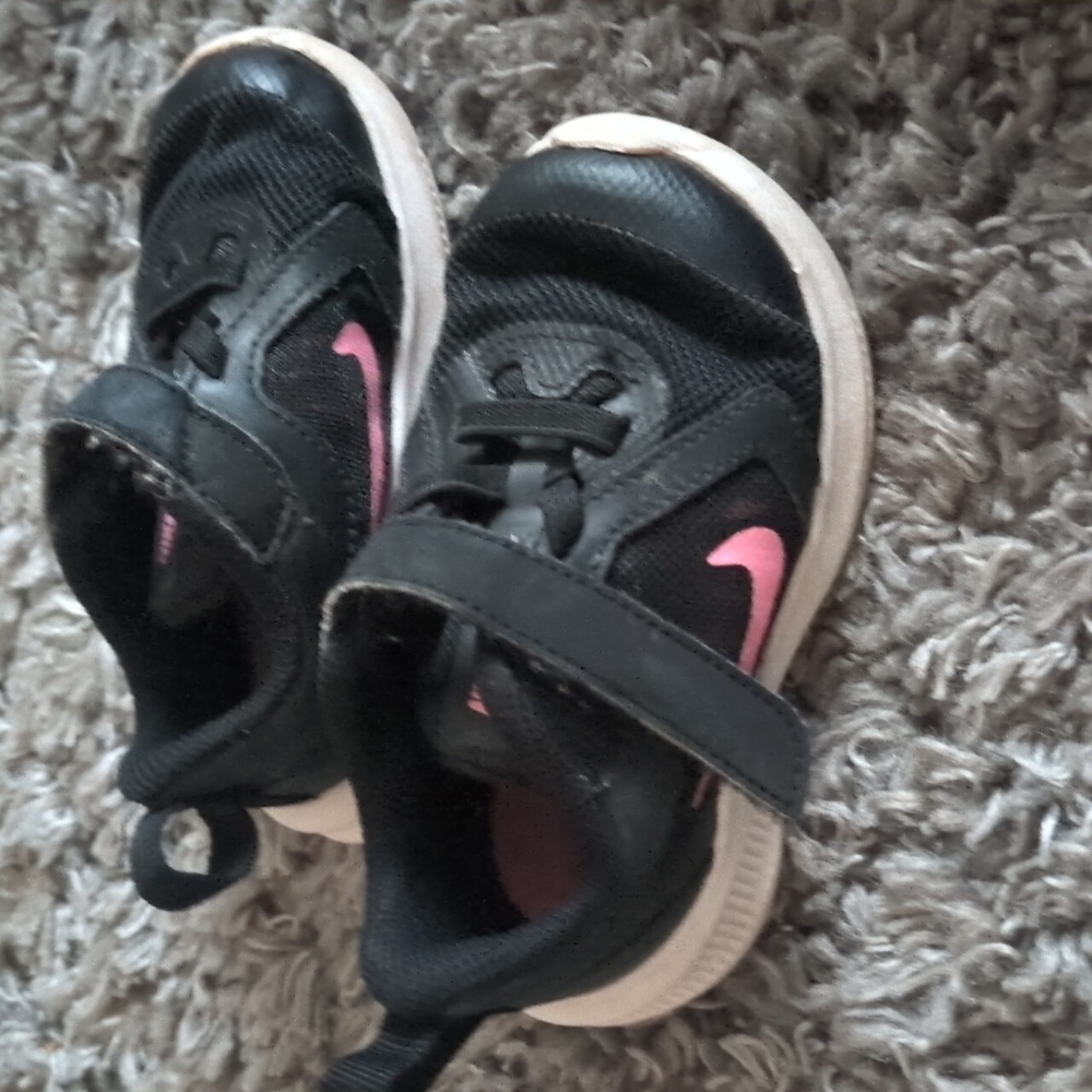 Nike baby girl size 5c